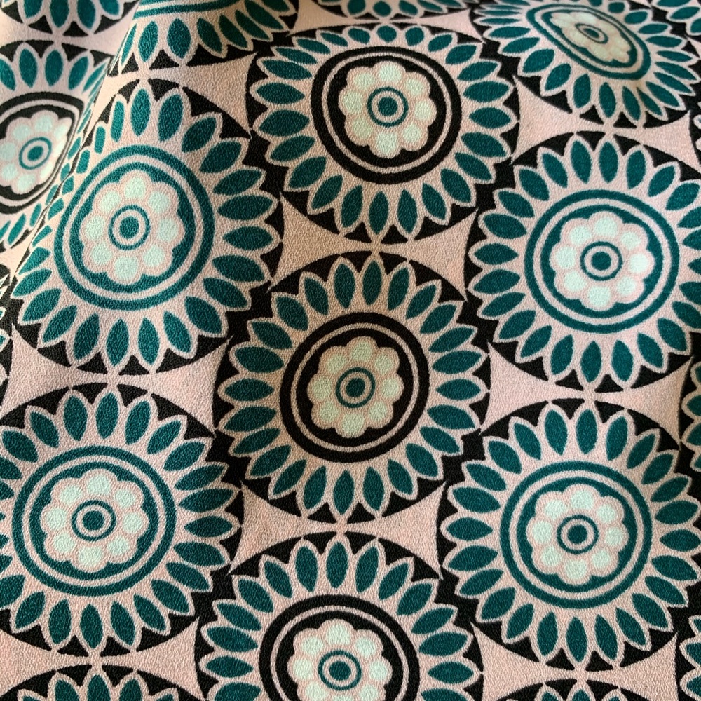 Sleeveless Loft Patterned Blouse - image 4